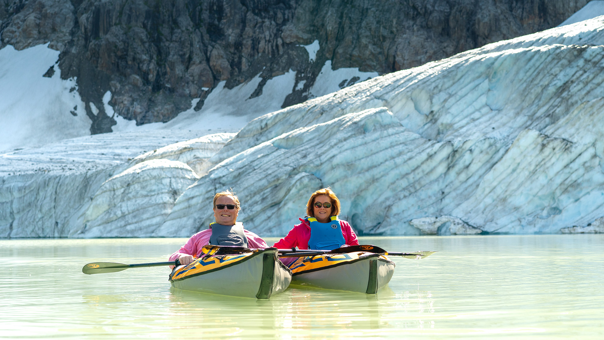 Ascente-Yaht-Charters-Alaska-kayaking